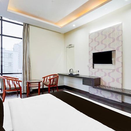 Отель Super Townhouse Sector 51 Noida Near Metro Station Экстерьер фото