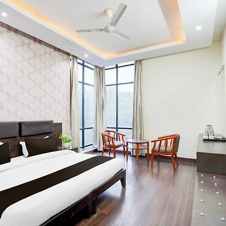 Отель Super Townhouse Sector 51 Noida Near Metro Station Экстерьер фото
