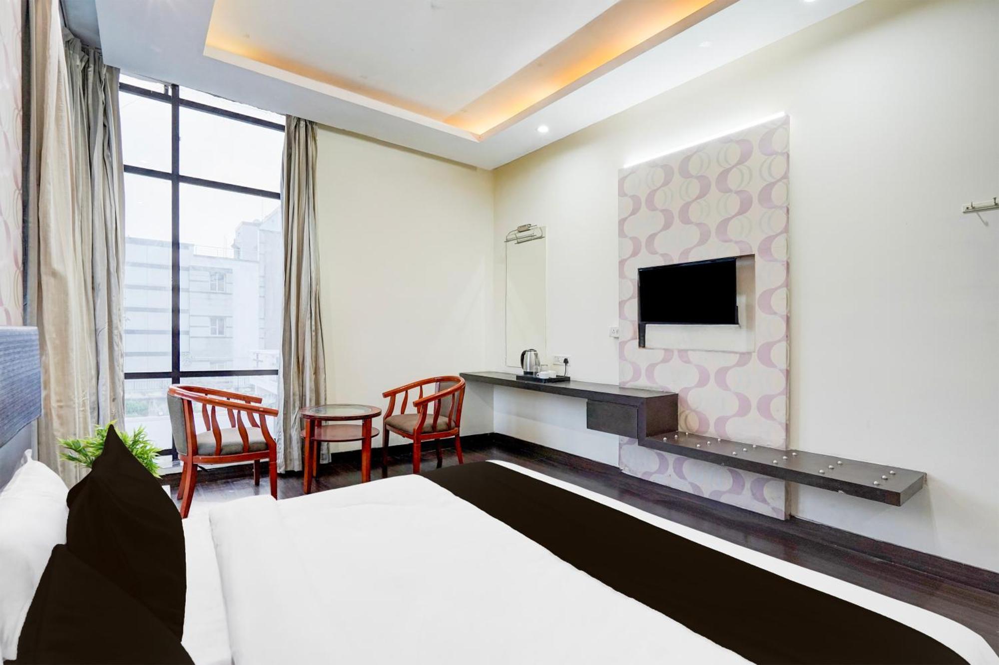 Отель Super Townhouse Sector 51 Noida Near Metro Station Экстерьер фото