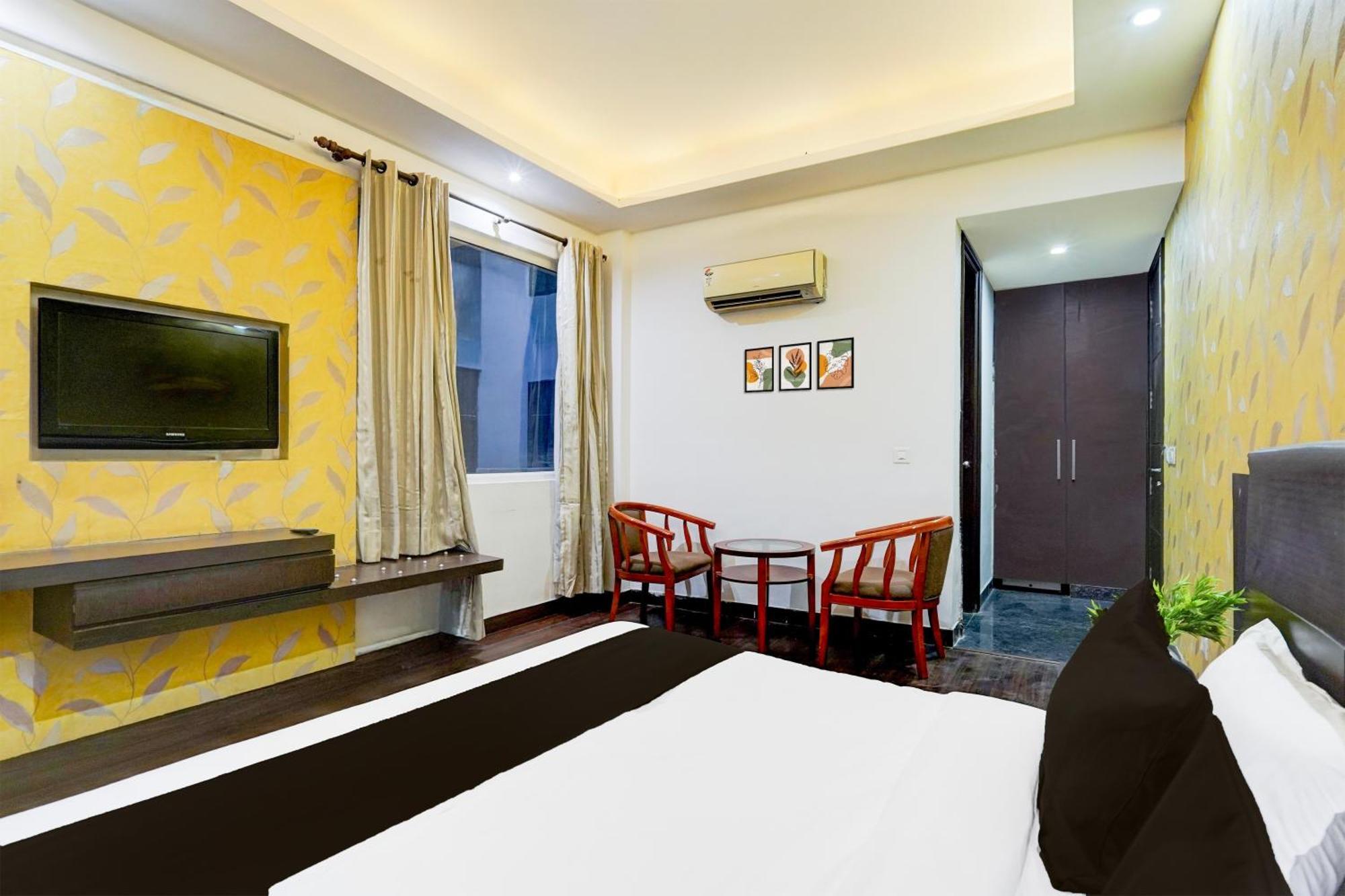 Отель Super Townhouse Sector 51 Noida Near Metro Station Экстерьер фото