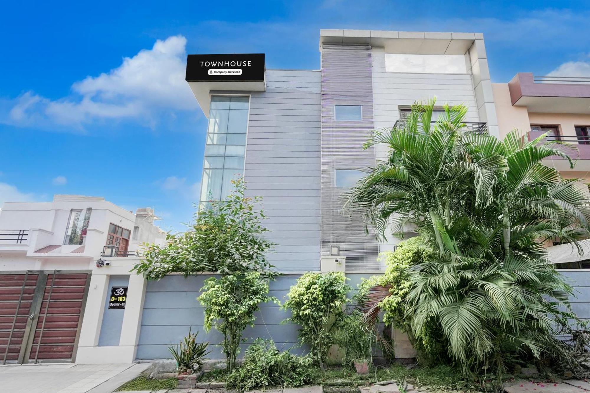 Отель Super Townhouse Sector 51 Noida Near Metro Station Экстерьер фото